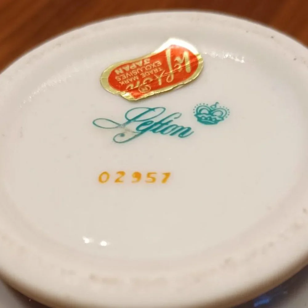 Lefton Hand Painted Jar/Vase, Excellent Condition - Picture 5 of 5